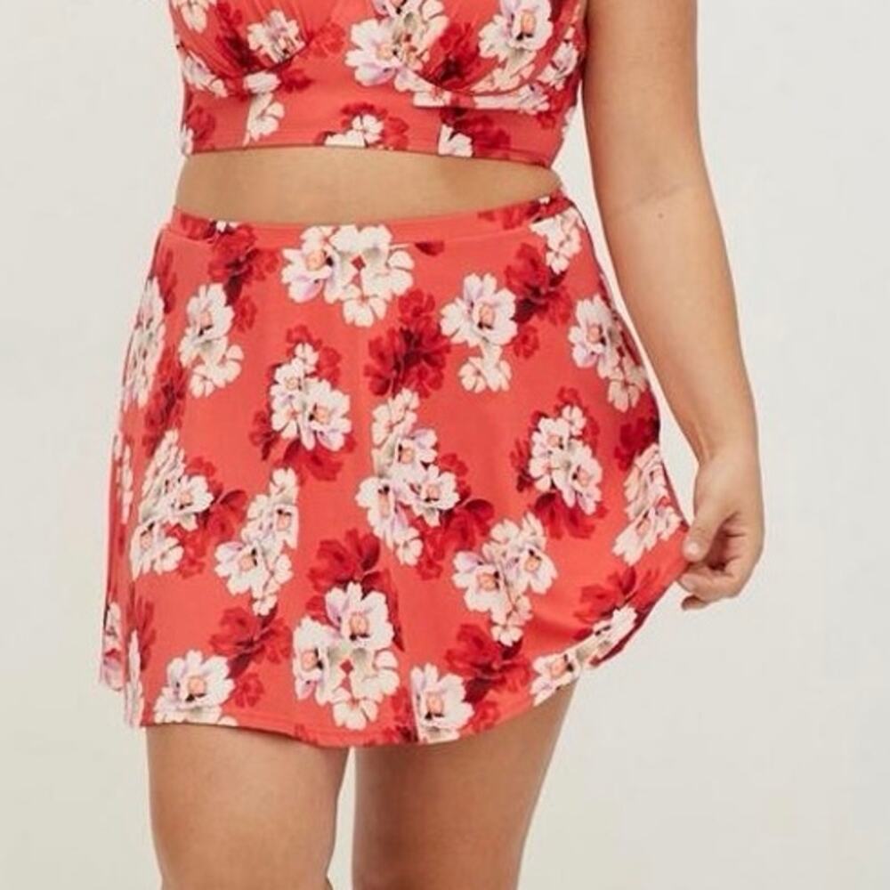 Torrid High Rise Swim Skirt Skort Women’s Size 6 6X Floral UPF 40 Summer Beach